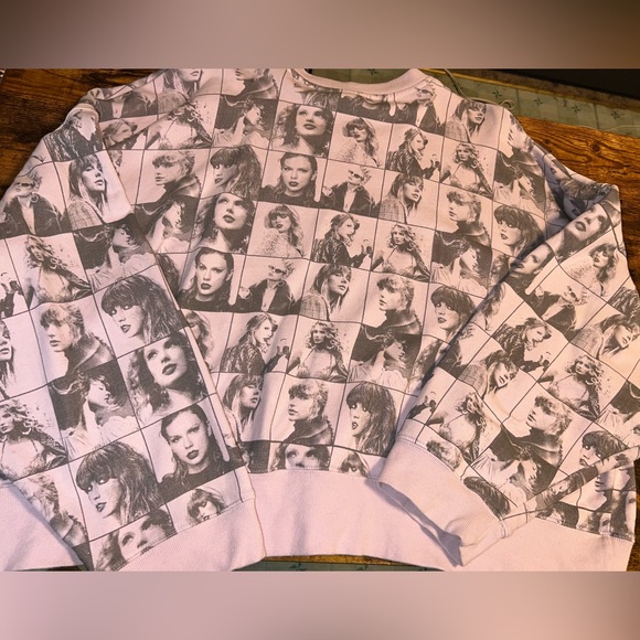 Taylor Swift Lavender Eras Tour Cropped Pullover - Picture 7 of 9